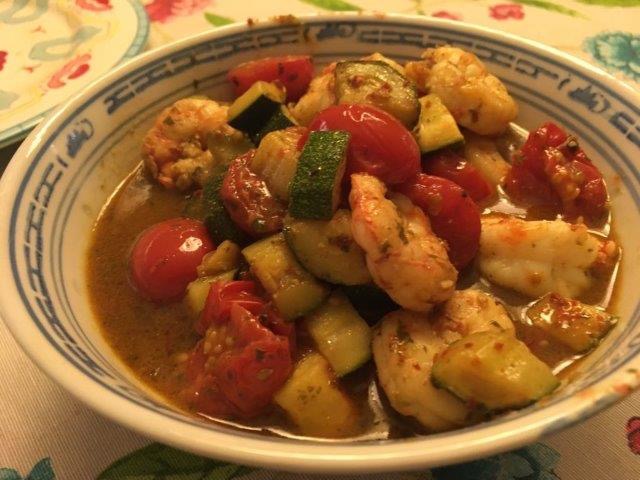 Garnelenpfanne mit Zucchini und Kirschtomaten LCHF ketogen glutenfrei